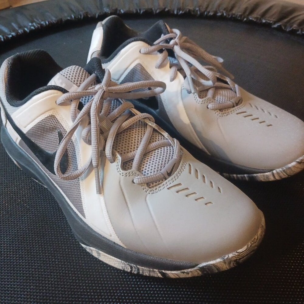 Nike Air Maven - Men's Size 8